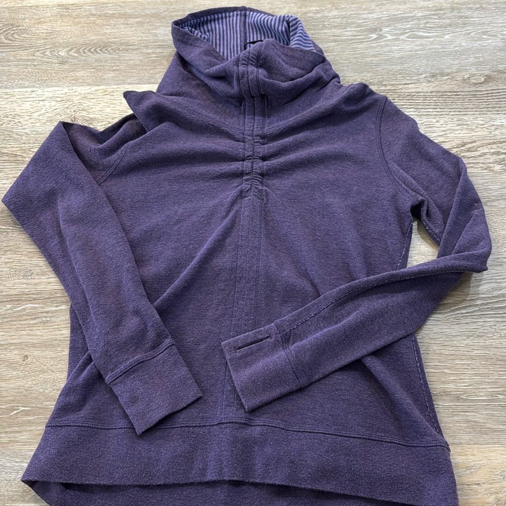 Women’s Lulu sweatshirt